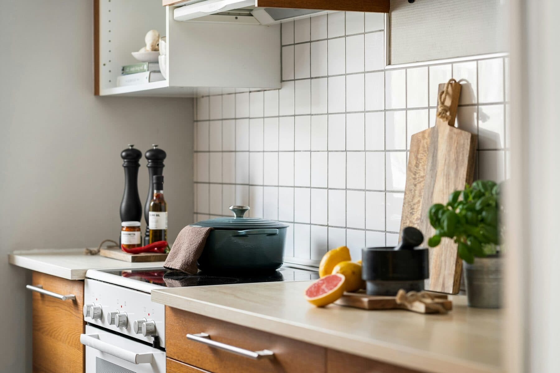 Lyst kjøkken i en norsk bolig